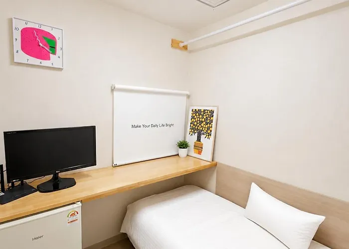 402,20 Minutes To Gangnam Hongdae, Guesthouse, Single Room,itaewon, Shared Bathroom, 아파트