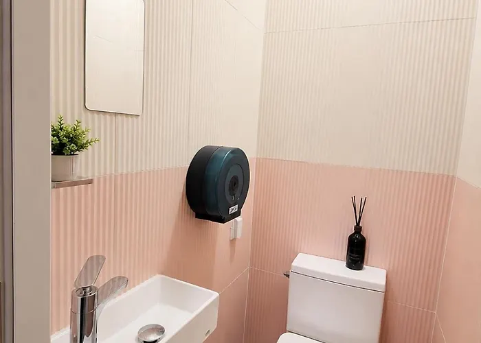 402,20 Minutes To Gangnam Hongdae, Guesthouse, Single Room,itaewon, Shared Bathroom, *