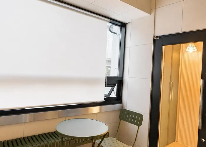 402,20 Minutes To Gangnam Hongdae, Guesthouse, Single Room,itaewon, Shared Bathroom, 아파트